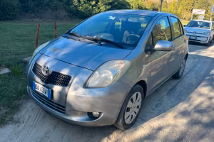 Toyota Yaris 1.0      5 porte