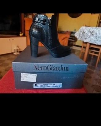 Stivaletti nero giardini