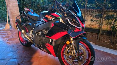 tuono v4 factory akrapovic racing