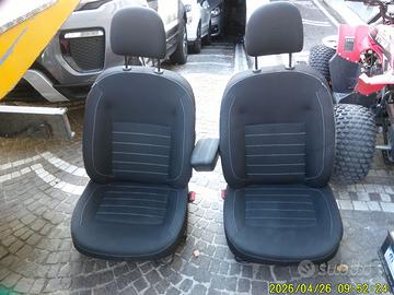 Sedili Anteriori Dacia Sandero 2022 con Bracciolo