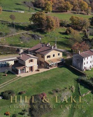 Villa di 427 m² con più di 5 locali e box auto dop