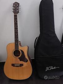 Chitarra acustica amplificata
