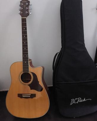 Chitarra acustica amplificata