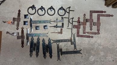 Cerniere rustiche per porte e portelloni