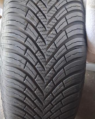Pneumatici Vredestein con cerchi 215/65/R16