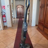 aspira polvere e lava pavimenti