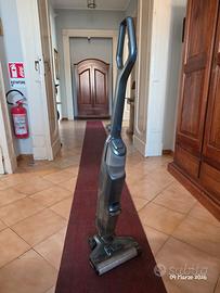 aspira polvere e lava pavimenti