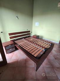 letto matrimoniale con doghe e 2 comodini