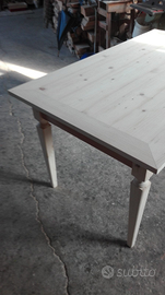 Tavolo di abete al grezzo
