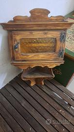 Mobile in legno  per l`angolo
