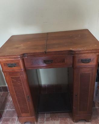 Macchina da cucire d'epoca