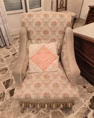 Poltroncina da camera o da arredo classico