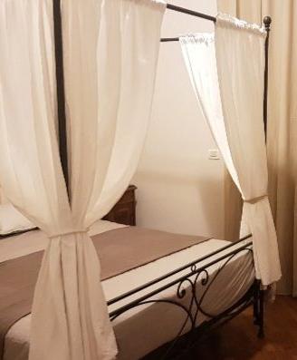 Letto matrimoniale / baldacchino in ferro battuto