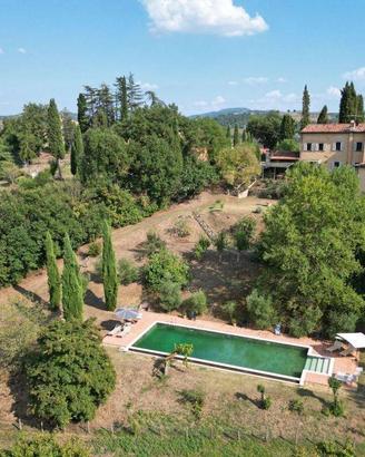 Rustico / Casale di 340 m² con 5 locali e box auto