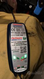 Carica batterie manutentore batterie al litio.