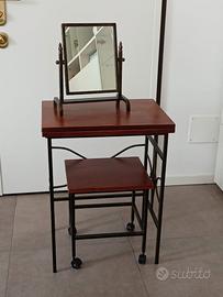 Tavolino in ferro battuto  con  seduta e specchio