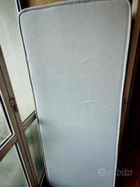 2 Materassi in poliuretano foderati.