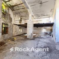 RONCIGLIONE - LOCALE MAGAZZINO CON ACCESSO CARRABI