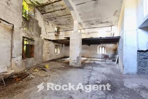 RONCIGLIONE - LOCALE MAGAZZINO CON ACCESSO CARRABI