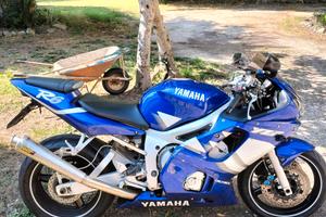 Yamaha R6