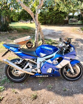 Yamaha R6