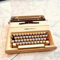 Macchina da scrivere antica