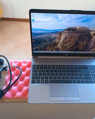 HP 250 G8 15,6 FHD 4-core i3-11gen 8/256GB Samsung