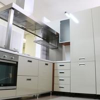 Cucina componibile con penisola ciliegio-avorio