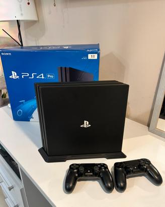 PS4 Pro 1TB + 2 controller originali  + scatola