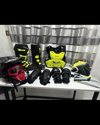 abbigliamento e accessori moto cross enduro 