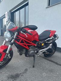 Ducati Monster 696
