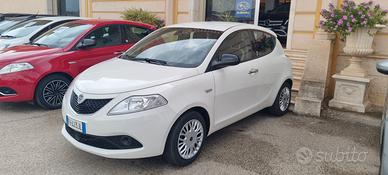 Lancia Ypsilon 1.2 69 CV 5 porte Gold