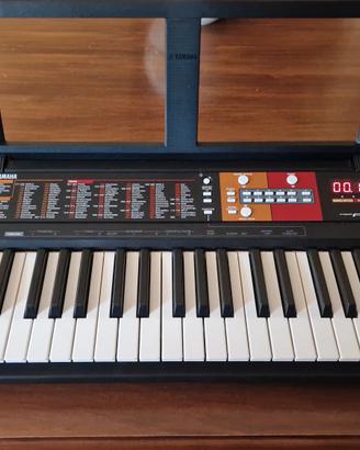 Pianola Yamaha psr-f51 