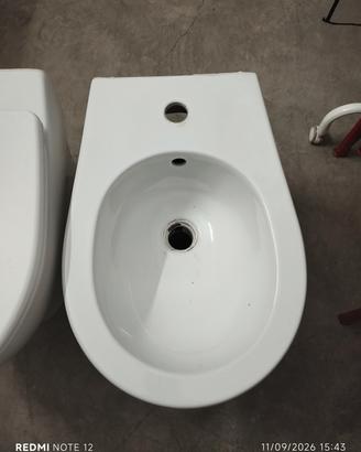 coppia sanitari filo muro come nuovi 