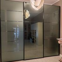 Armadio con ante scorrevoli