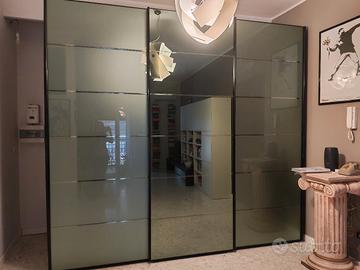 Armadio con ante scorrevoli