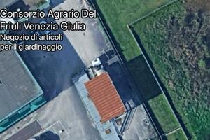 Terreno edificabile con annesso box e capannone