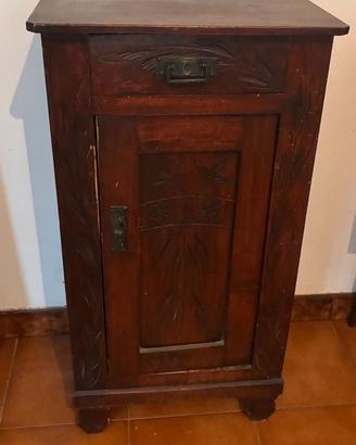 Mobiletto / Comodino Antico in Legno Intagliato