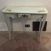 Mobile vintage di legno verde acqua dipinto a mano