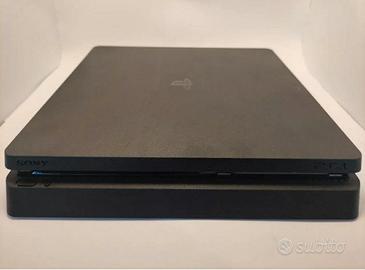 Ps4 slim con controller e cavi