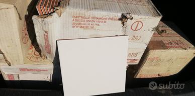 Piastrelle 20x20 color bianco panna