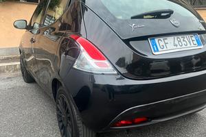 Lancia Ypsilon 1.0 Ibrida