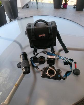 Macchina fotografica pratika con accessori