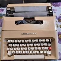 Macchina da scrivere Olivetti lettera 35