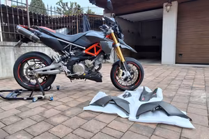 Aprilia Dorsoduro Factory 750