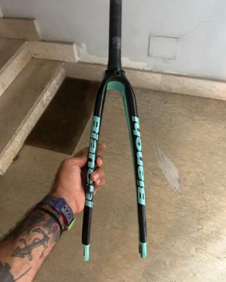 Forcella bianchi aria ROTTA