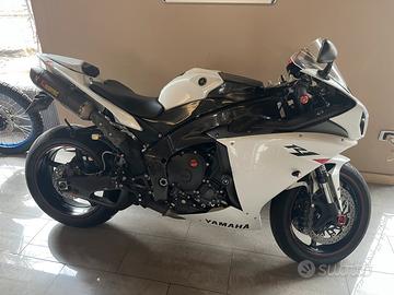 Yamaha r1