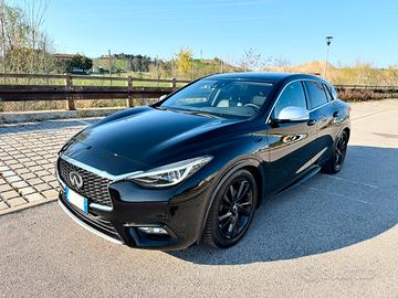 Infiniti Q30