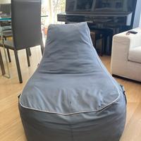 Pouf beige marca “La forma”