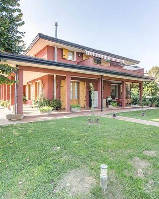 Villa di 480 m² con più di 5 locali e box auto dop